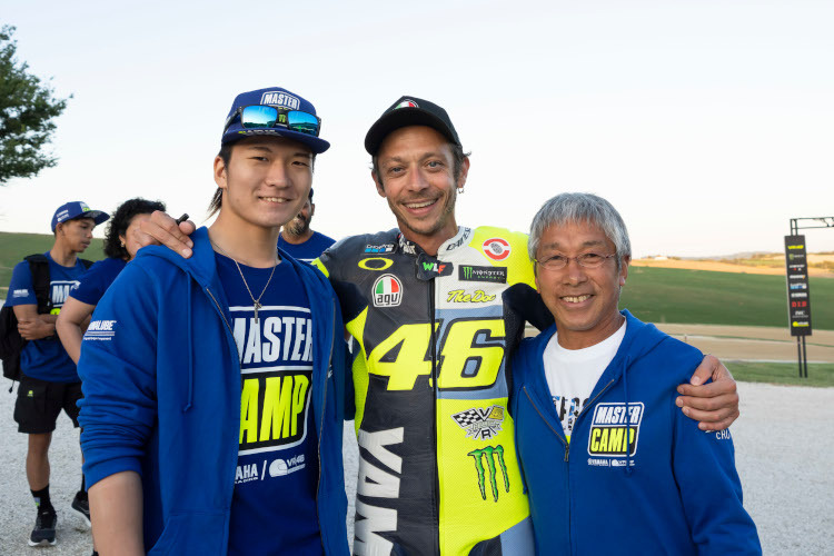 Valentino Rossi mit Maiki und Mitsuo Abe 