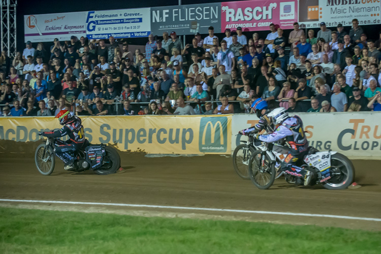 Im vergangenen Jahr gewann Timo Lahti (vorne) das Flutlichtrennen in Cloppenburg