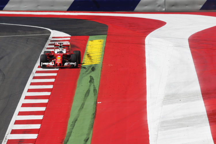 Sebastian Vettel reizt die Bahn aus: Wo endet die Strecke wirklich?