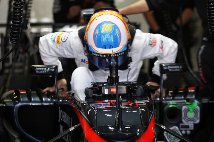 Fernando Alonso musste seinen Renner gleich nach dem Rennstart wieder an der Box abstellen