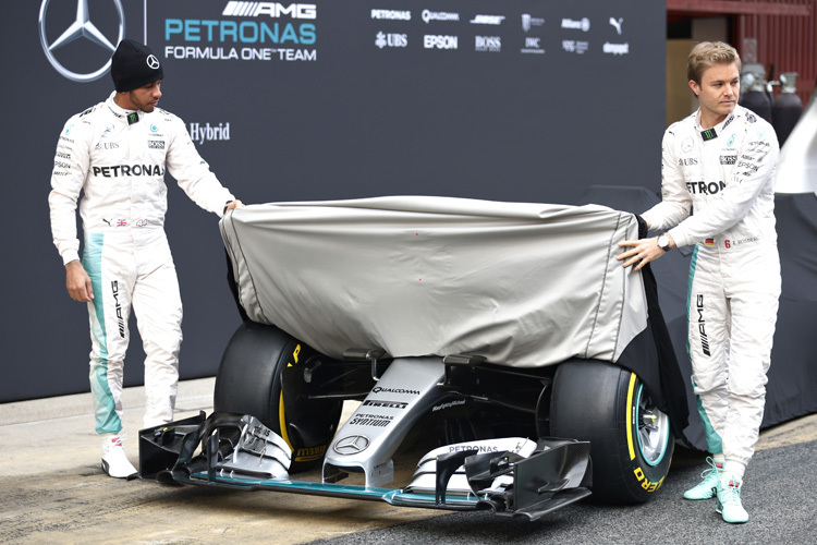 Am Montagmorgen enthüllten Hamilton und Rosberg das 2016er Auto