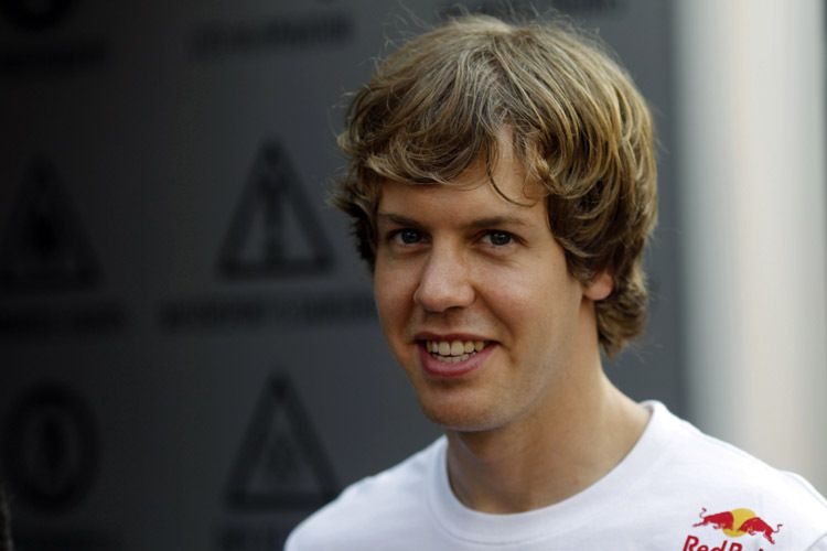 Vettel muss sich manchmal eins grinsen