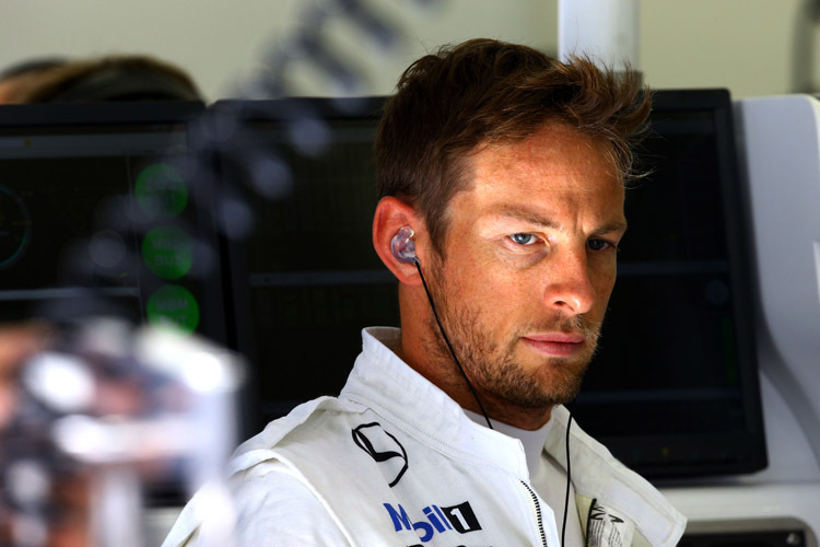Jenson Button weiss, wie wichtig die Reifen für die Sicherheit sind, und rät: «Man sollte sich bei den Reifen auf die Profis der Branche und die bekannten Marken verlassen»