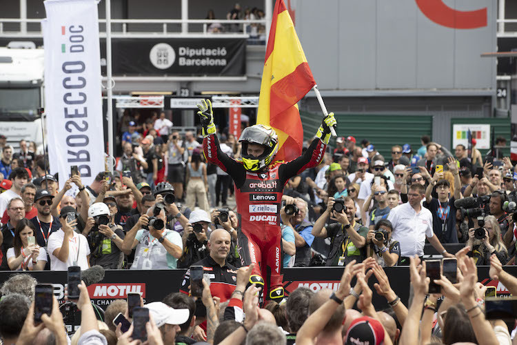 Álvaro Bautista gewinnt das Rennen