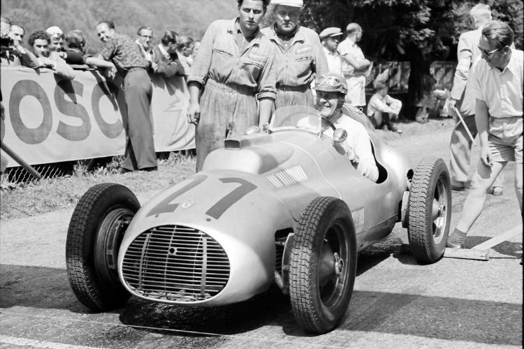 Bergkönig Hans Stuck war auch in der Nachkriegszeit erfolgreich am Schauinsland, etwa mit einem Sieg 1949 im Brütsch-Maserati. Im AFM musste er sich 1953 indes Porsche-Rennfahrer Hans Herrmann geschlagen geben