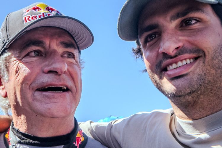 Familienaffäre: Papa Carlos Sainz sr. und Sohnemann Carlos Sainz jr. hatten bei einem gemeinsamen Test im Ford Raptor eine Menge Spaß