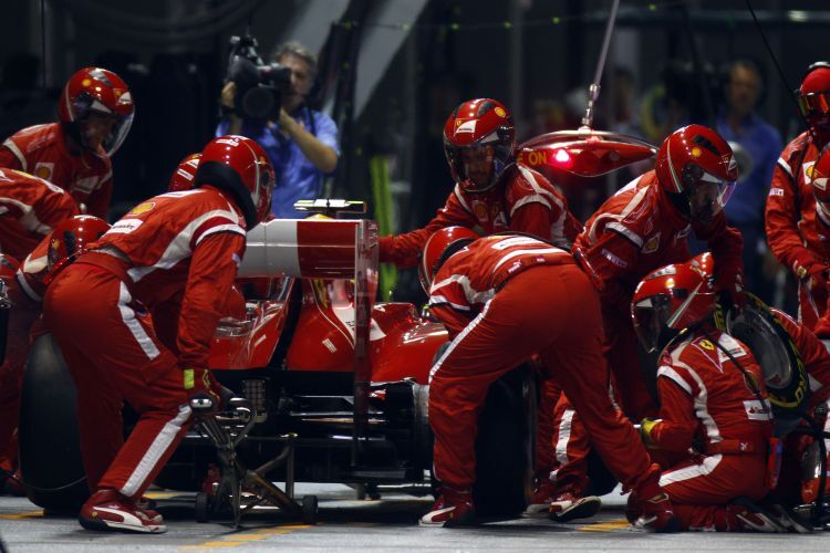 Hamilton schickte Massa zum Reifenwechsel