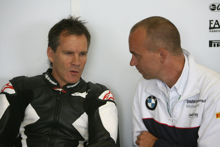 Steve Martin mit BMW-Teammanager Rainer Bäumel