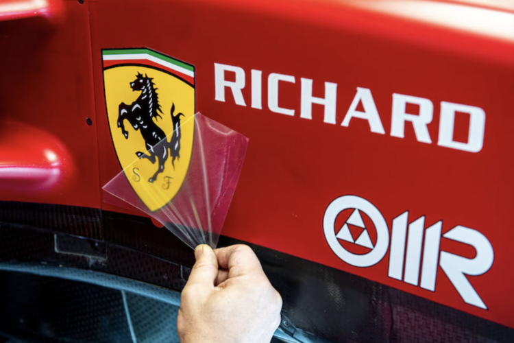 2022 fuhren die Formel-1-Autos von Ferrari mit dem alten Logo