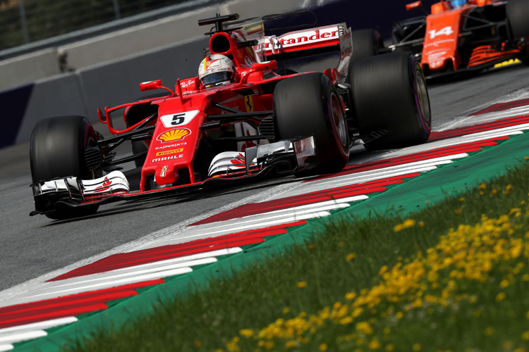 Sebastian Vettel in der Quali vor Fernando Alonso