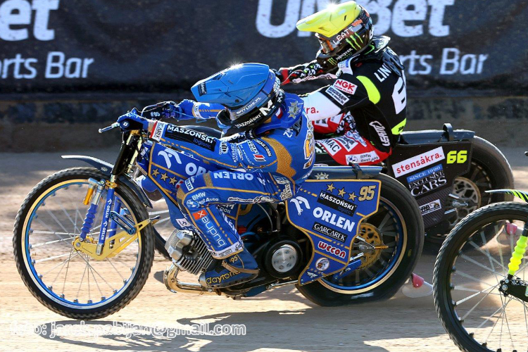Bartosz Zmarzlik (blau) gegen Fredrik Lindgren