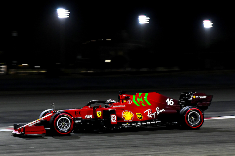 Ferrari (hier mit Charles Leclerc) muss zulegen
