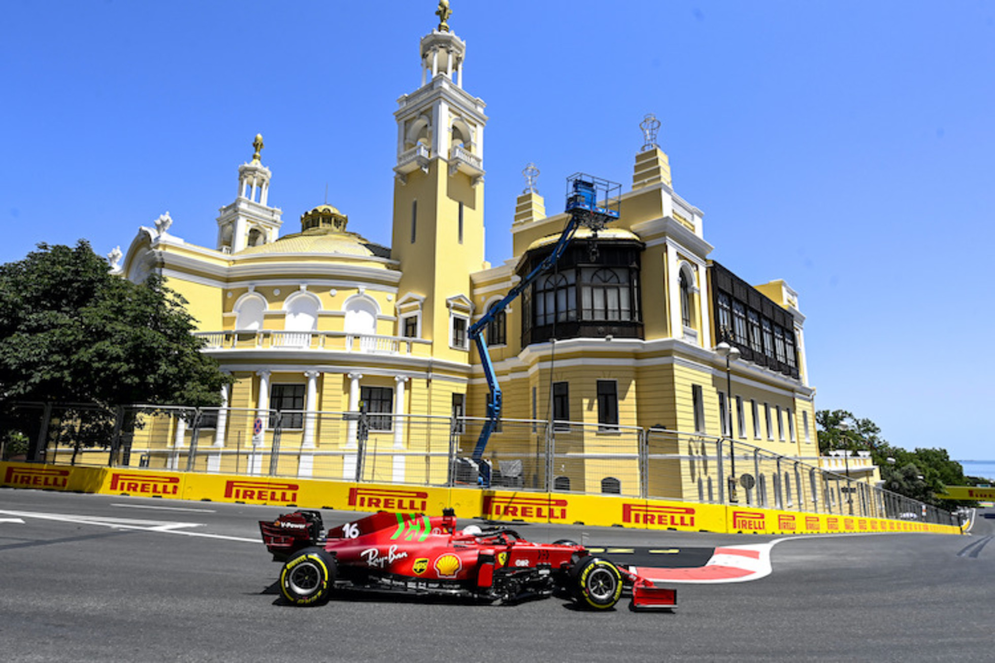Qualifying Baku Charles Leclerc Holt Sich Die Pole Formel 1 Speedweek Com