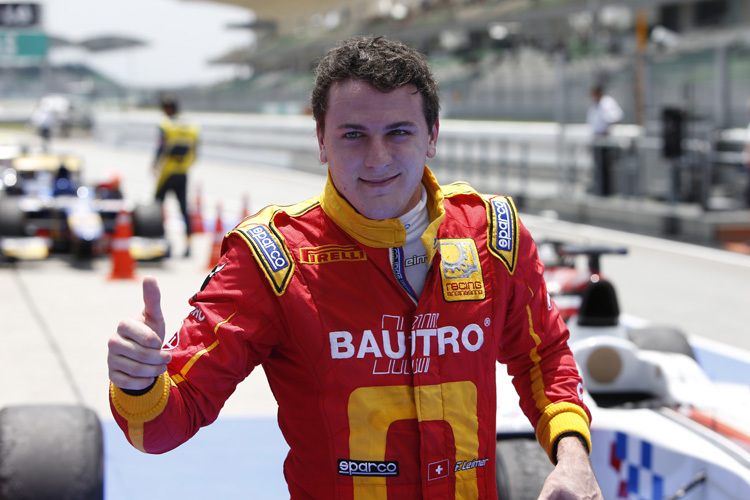 Daumen hoch: Fabio Leimer siegt im ersten Rennen der neuen GP2-Saison