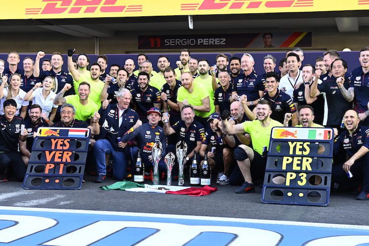 Die Red Bull Racing-Mannschaft nach dem Mexiko-GP
