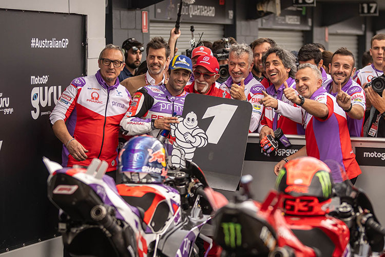 Jorge Martin feiert im Parc Fermé seinen ersten MotoGP-Triumph