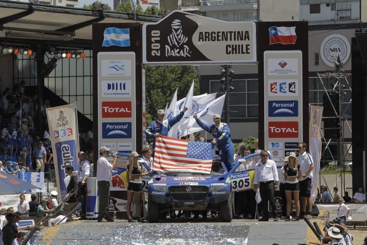 Dreifach-Triumph für VW bei der Dakar 2010
