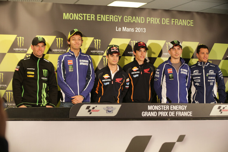 Crutchlow, Rossi, Pedrosa, Márquez, Lorenzo und De Puniet bei der Pressekonferenz