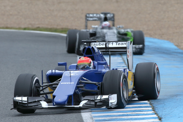 Typisch Jerez 2015: Felipe Nasr im Sauber vor Daniel Ricciardo im Red Bull Racing
