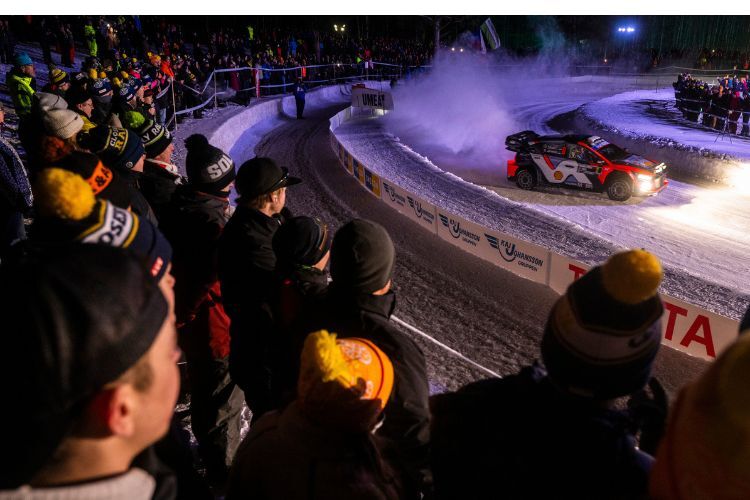 Trotz Zehn-Grad-minus-Kälte: Beim Rallye Schweden-Auftakt wurde den Fans richtig warm um die Herzen