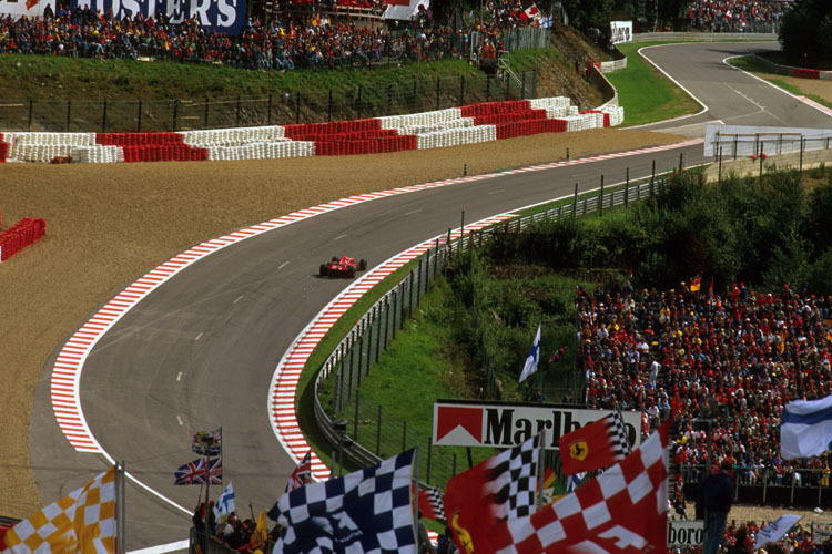 Schumi mit Ferrari 1996 in Spa-Francorchamps.