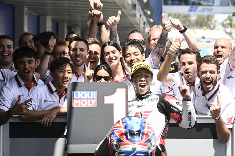 Die Freude in Jerez war riesig: Erster GP-Sieg für Ai Ogura