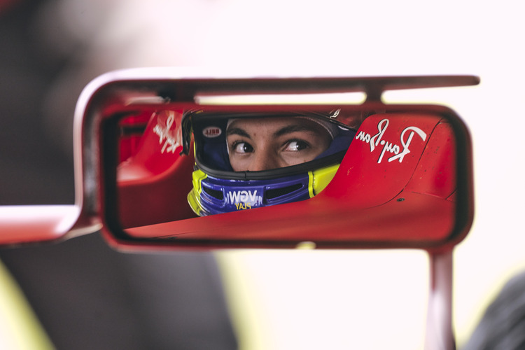 Der Teenager darf im Rahmen des Ferrari-Nachwuchsprogramms an zwei ersten freien Trainings für Haas teilnehmen