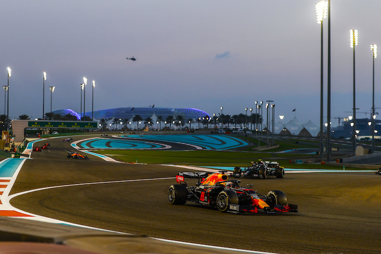 Max Verstappen führt den Abu Dhabi-GP an