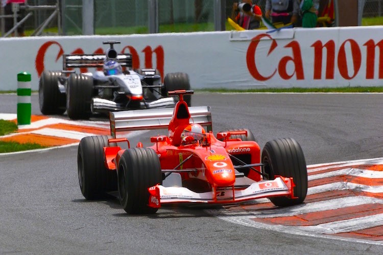 Zwei treue Seelen: Michael Schumacher (Ferrari) und Mika Häkkinen (McLaren)