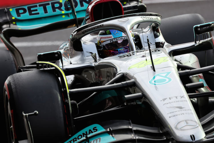Lewis Hamilton war im Qualifying der schnellere der beiden Silberpfeil-Piloten, die auf trockener Piste Mühe bekundeten