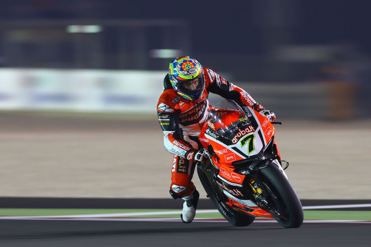 Chaz Davies gewann den ersten Superbike-Lauf in Katar mühelos