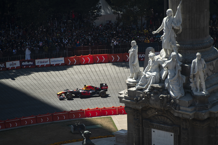 130.000 Fans bejubelten die Demofahrt des Red Bull Racing-Stars