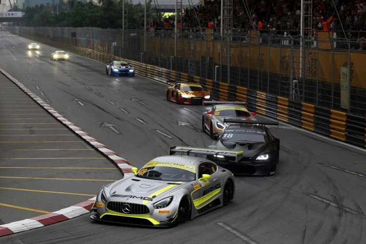 Edoardo Mortara fährt im Mercedes-AMG GT3 der Konkurrenz in Macau davon