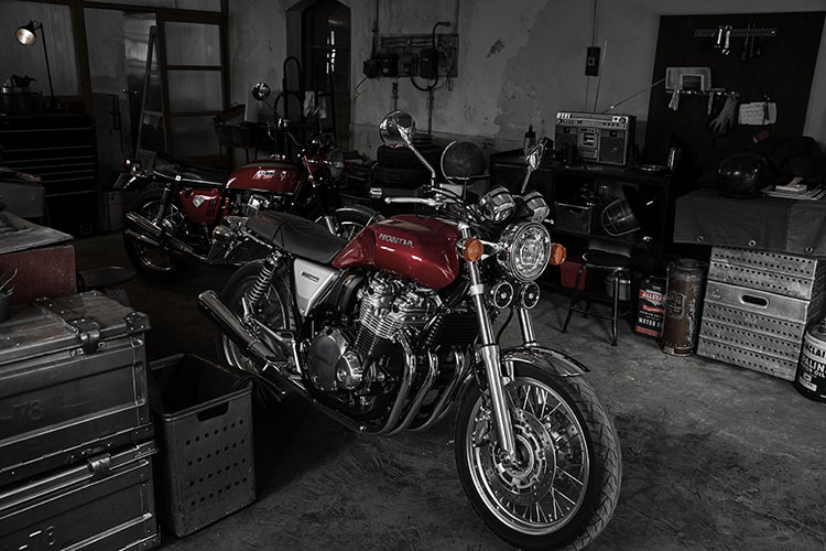 Honda CB 1100 EX, im Hintergrund die Ikone CB 750 Four: So sehen klassische Vierzylinder Motorräder aus
