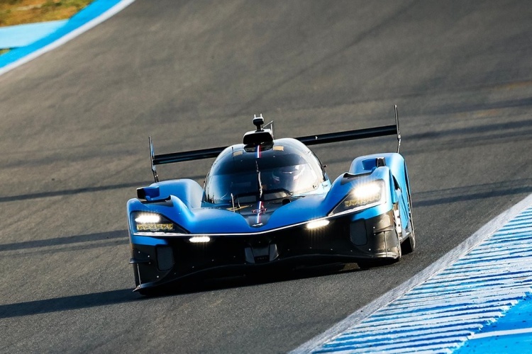 Erstmals in Blau: Der Alpine A424 beim Test in Jerez