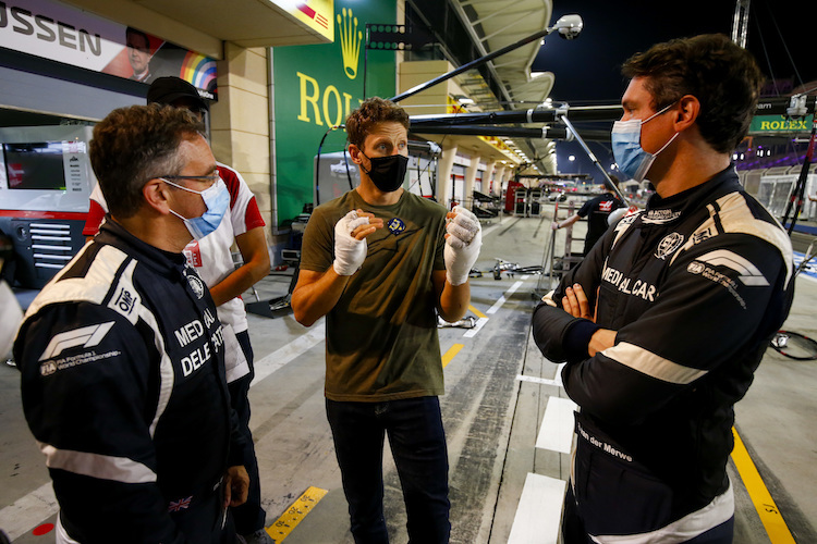 Romain Grosjean mit Formel-1-Arzt Ian Roberts und Medical Car-Fahrer Alan van der Merwe