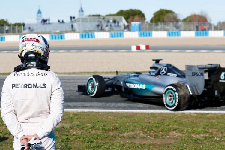Lewis Hamilton und der W06 nach einem Dreher in Jerez