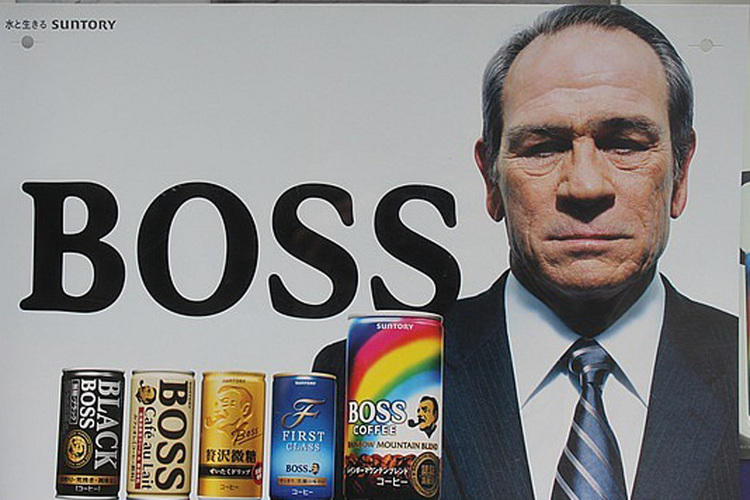 Beim Kaffee ist hier Tommy Lee Jones der Boss