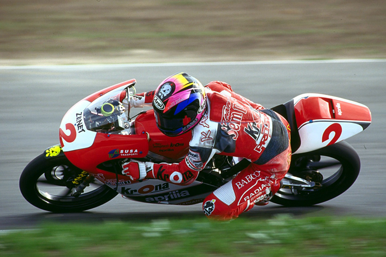 Kazuto Sakata wurde in der Saison 1998 Achtelliter-Weltmeister auf Aprilia