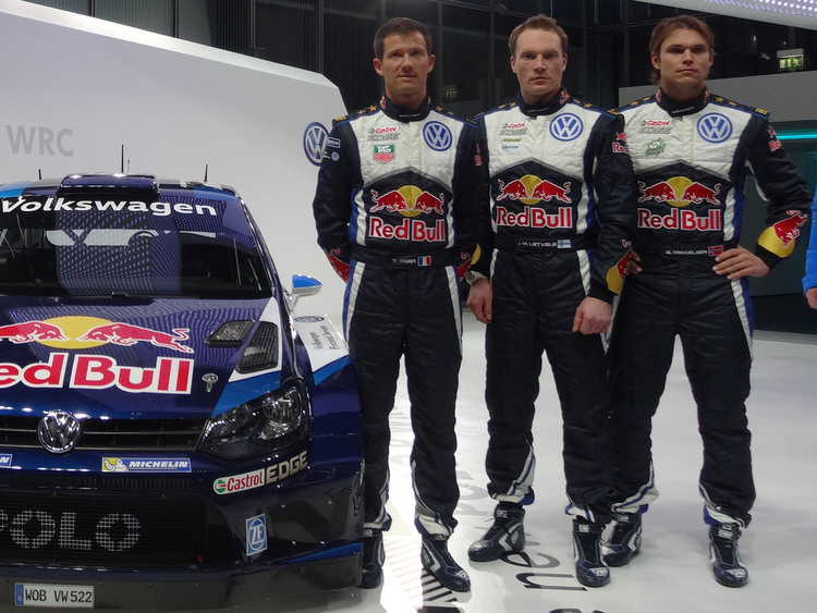Die drei VW-Werkspiloten in ihren neuen Anzügen (von links) – Sébastien Ogier, Jari-Matti Latvala, Andreas Mikkelsen 