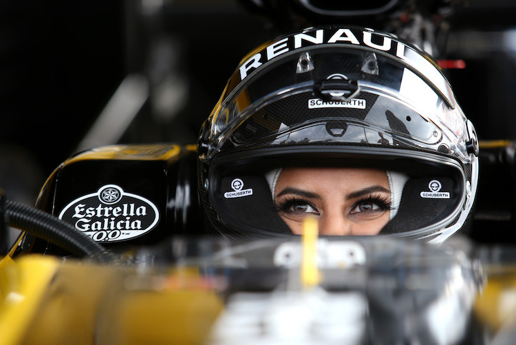 Aseel Al-Hamad rückte im Rahmen der «Passion Parade» von Renault aus