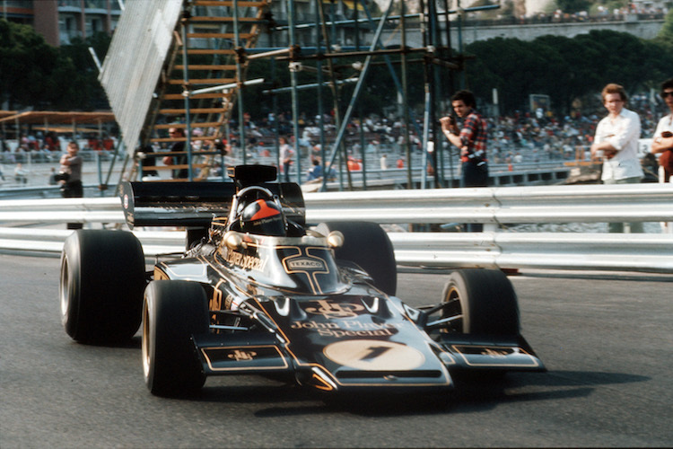 Emerson Fittipaldi mit seinem Lotus 72 in Monaco 1973