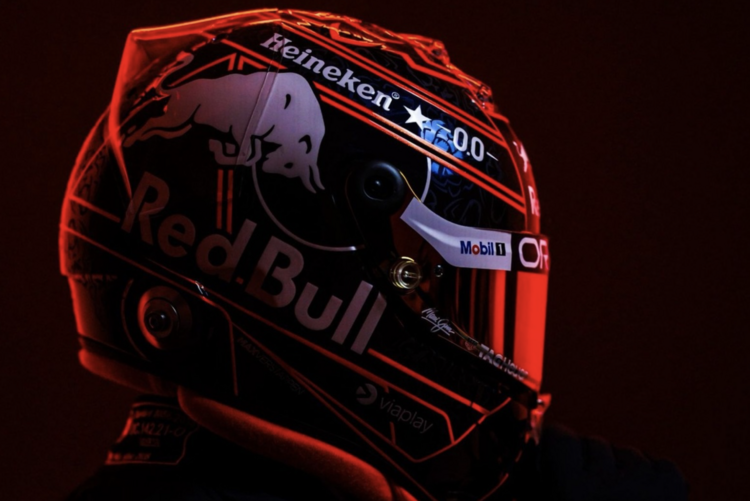 Dunkelblau mit Leucht-Orange – die neuen Farben von Max Verstappen