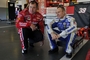 Ryan Newman holt sich noch ein paar Tipps bei Mark Martin ab