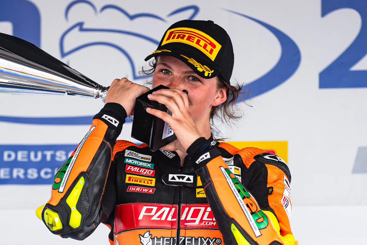 Smilla-G-ttlich-Koffer-packen-f-r-GP-am-Sachsenring