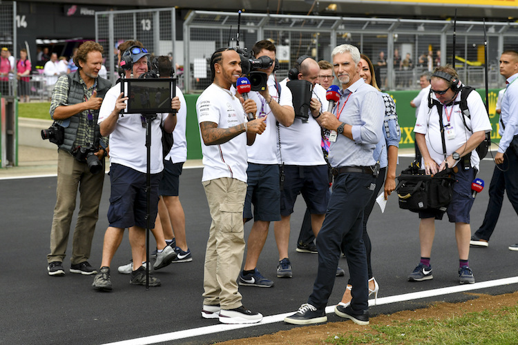 Lewis Hamilton und Damon Hill in Silverstone 2019
