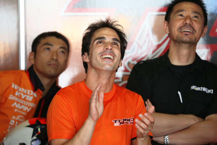 Toni Elias (Mitte) beim 8-h-WM-Lauf in Suzuka