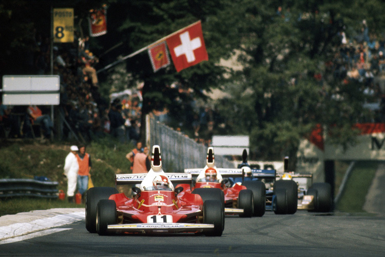 Monza 1975: Clay Regazzoni führt vor Niki Lauda