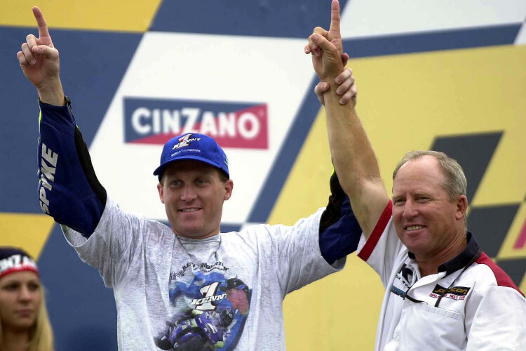 Rio 2000: Kenny Roberts junior und Kenny Roberts senior in Jubelposse