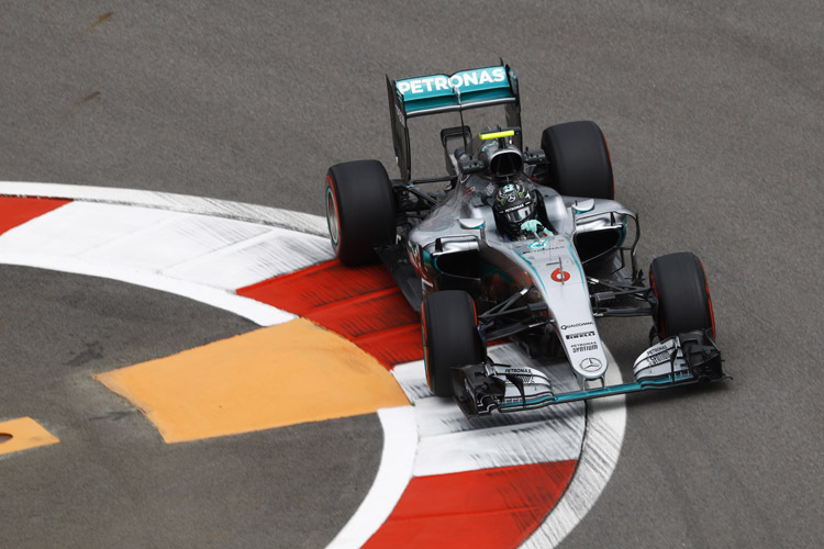 Mercedes-Star Nico Rosbeg drehte im ersten freien Training in Sotschi die schnellste Runde